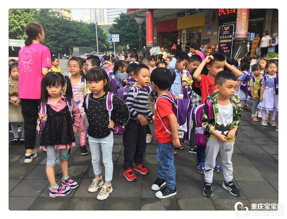 11.书包在危险的时候，也可以保护我们的头。.jpg