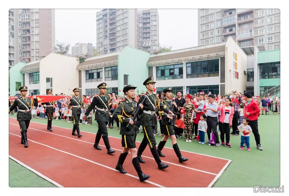 爱弥儿重庆大学分园"礼赞中国·忆苦思甜"红星闪闪放光芒 红星灿灿暖胸怀