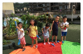 爱弥儿教育集团各分园"清凉一夏·水枪大战"相继上演！