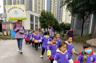 爱弥儿民生佳苑分园"走进花卉市场"社会实践活动