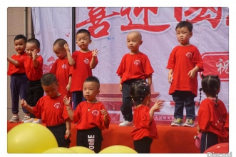 早慧渝安龙都园举行"喜迎国庆·歌唱祖国"亲子活动为国庆献礼