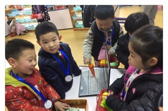 早慧松龙园的孩子们玩转区角 收获快乐体验