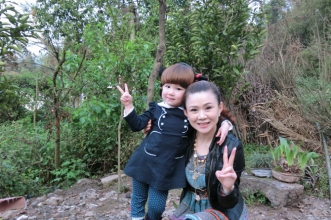 来打望了~~~发两张辣妈靓女二人组的照片了~~呵呵~~~~