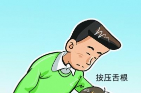 发现宝宝被异物卡喉 须赶紧倒过来拍后背