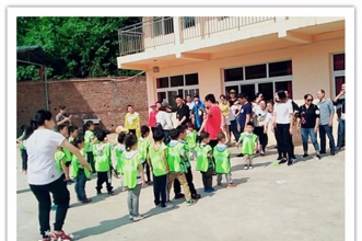 【上朗·天宫花城AIE国际幼儿园】“快乐家庭·快乐出发”亲子远足活动，温暖上映！